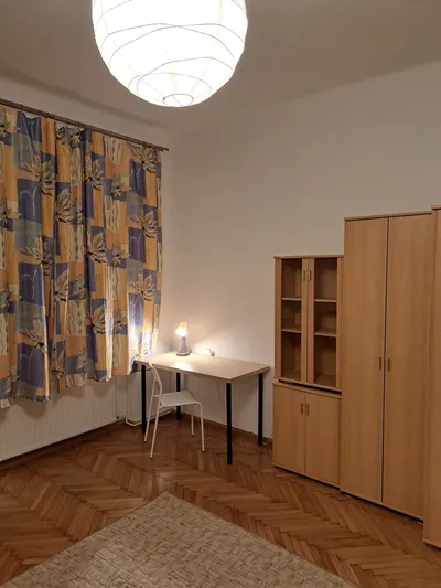 Pokój na wynajem, Łazarz