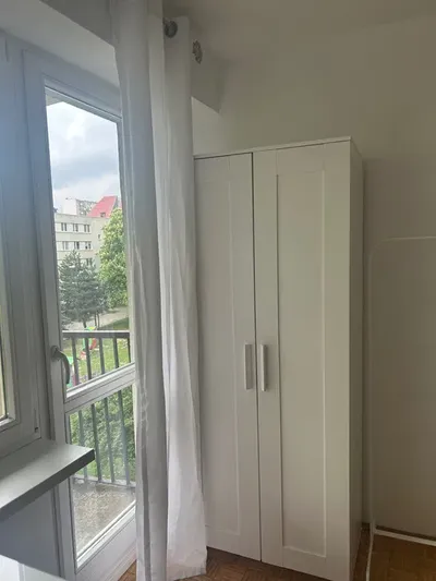 Duży pokój z balkonem do wynajęcia - miniatura 3