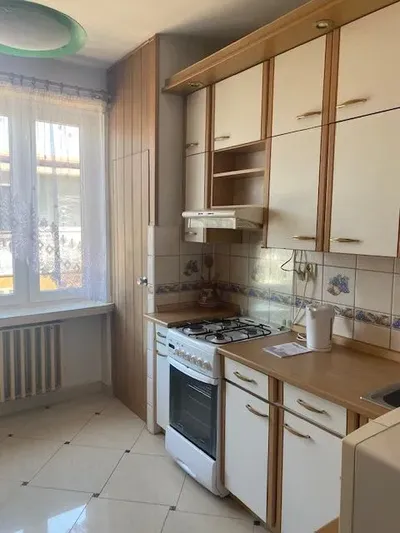 Jasny pokój z balkonem, super lokalizacja! - miniatura 3