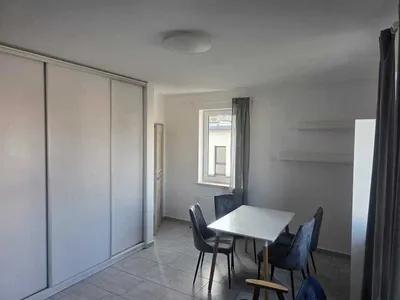 Piękna kawalerka 34 m w centrum miasta do wynajęcia - miniatura 2
