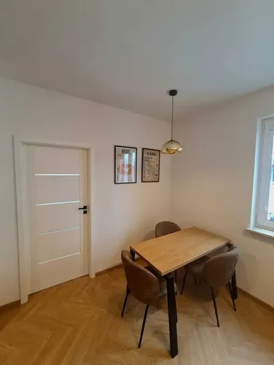 Nowoczesna kawalerka z osobną sypialnią i dużym balkonem — ul. Glinki 85 - miniatura 4