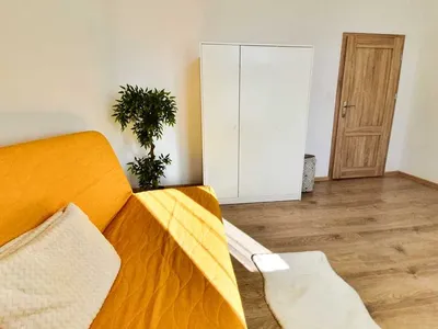 Przestronny Pokój jednoosobowy z balkonem Centrum Piastów - miniatura 4