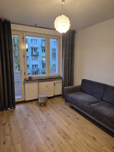 Dwupokojowe mieszkanie z oddzielną kuchnią na Starym Podgórzu na wynajem - miniatura 2