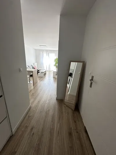 Piekne mieszkanie 2 pokojowe z balkonem i miejscem w garazu podziemnym - miniatura 2