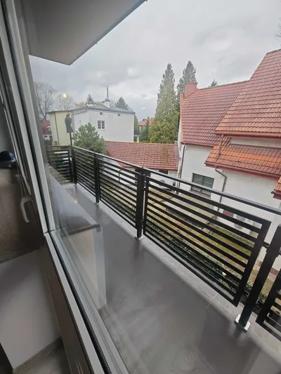 Duży odświeżony pokój z balkonem, nowe meble, dla cichej, niepalącej kobiety, os Dziesiata - miniatura 5