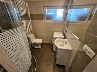 Pokój 17m2 z osobną łazienką - miniatura 3
