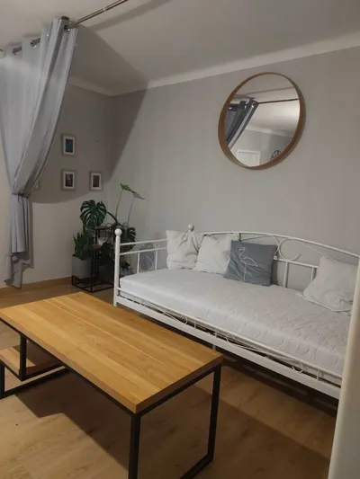 1 os. duży pokój przechodni w mieszkaniu studenckim - miniatura 2