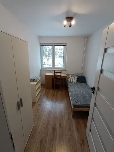 Pokój jednoosobowy w mieszkaniu po kapitalnym remoncie - miniatura 3