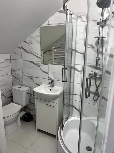Przestronny pokój z łazienką. - miniatura 2