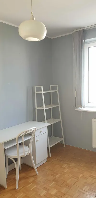 Ładny pokój do wynajęcia dla dziewczyny w dobrej lokalizacji - miniatura 4