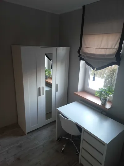 Jednoosobowy pokój dla kobiety - miniatura 2
