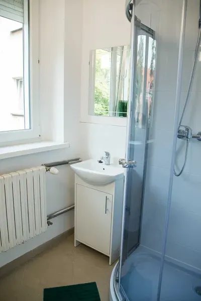 Jasny pokój z balkonem, 1000zł, 11m2, Sienkiewicza 5, Centrum, Rondo Kaponiera - miniatura 5