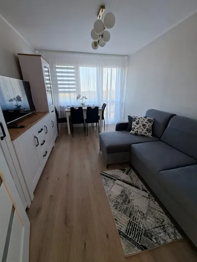 Dwupokojowe mieszkanie po generalnym remoncie - miniatura 3
