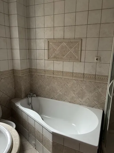 Przestronne 100 m² w centrum — dla firm, świetna lokalizacja!! - miniatura 3