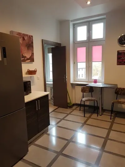 Uroczy pokój 1os w Centrum - miniatura 4