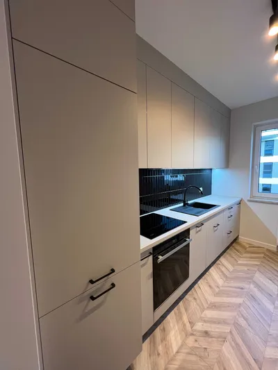 Mieszkanie 45 m² | Parking w cenie | Centrum Bydgoszczy | Balkon z widokiem na Kanał | Umeblowane - miniatura 3