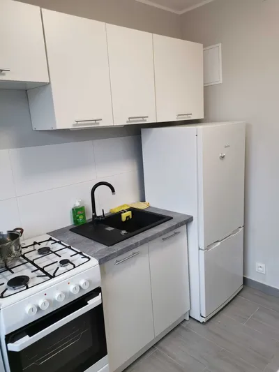 Funkcjonalne 5 pokojowe mieszkanie, niezależna kuchnia, łazienka, wc, świetna lokalizacja - dla studentów i osób pracujących - miniatura 2