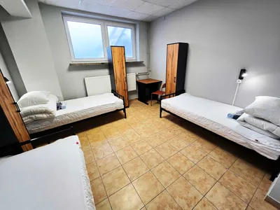 Pokoj Хостел, район Rembertow, Praga, Wawer. Hostel - 2-3-4 местные - miniatura 4