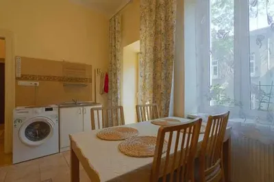 Centrum Krakowa, duży, słoneczny, 16 m2 pokój dla kobiety do wynajęcia - miniatura 5