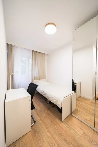 Wola! Pokój w mieszkaniu świeżo po generalnym remoncie! Blisko centrum - miniatura 4