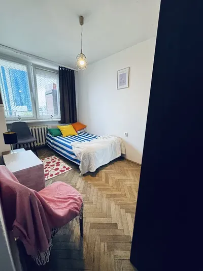 Pokój od zaraz , Wola Śródmieście . Jedynie 3 pokoje w mieszkaniu