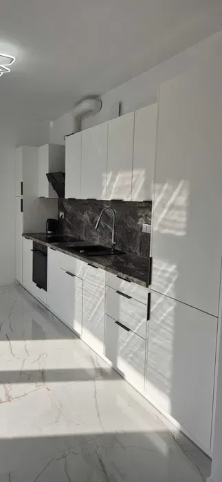 NOWE NIEUŻYWANE mieszkanie dwupokojowe z aneksem kuchennym, łazienką, dużym przedpokojem o pow. 48 m2 + balkon + garaż + komórka lokatorska. - miniatura 2