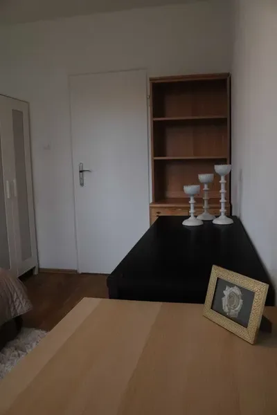 Przytulny pokój jednoosobowy - miniatura 3