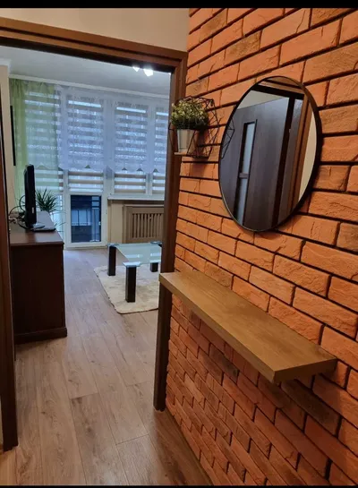 Duża kawalerka w samym centrum z ogrzewaniem miejskim - miniatura 3