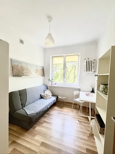 Pokój jednoosobowy do wynajęcia dla młodej osoby lub studentki/ta - miniatura 2