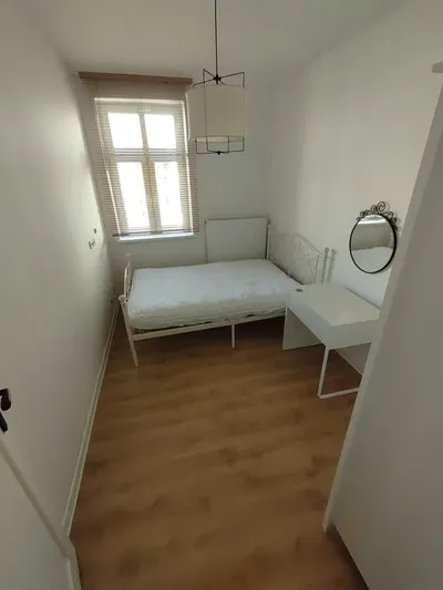 CENTRUM.Pokój w mieszkaniu studenckim. - miniatura 2
