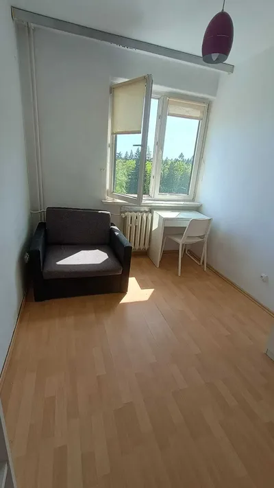 Pokój jednosobowy umeblowany do wynajęcia od zaraz, czynsz 800 zł + opłaty co drugi miesiąc podzielone na 3 osoby - miniatura 2