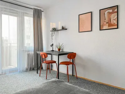 Duży pokój z balkonem mieszkanie 3 pokojowe Pachońskiego tramwaj - miniatura 3