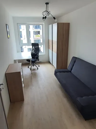 Przytulny duży pokój z balkonem. Całość - miniatura 2