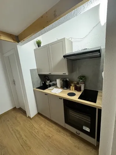 Po remoncie duże, ciche pokoje ul. 6 sierpnia Łódź - miniatura 4