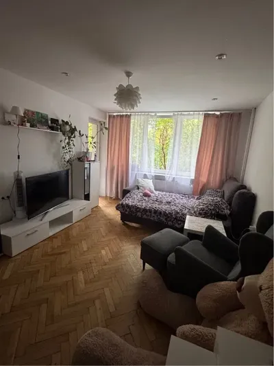 Przestronne mieszkanie 2 pokoje + balkon – parter, blisko Śródmieścia - miniatura 3