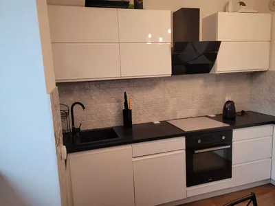 Przytulny pokój z balkonem - miniatura 3