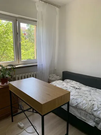Wynajmę mały pokój w 3-pokojowym mieszkaniu. - miniatura 2