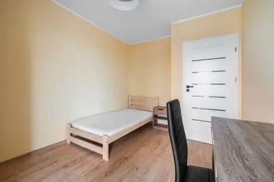 Pokój jednoosobowy z balkonem ul. Różana 28 (nowy blok) - miniatura 2