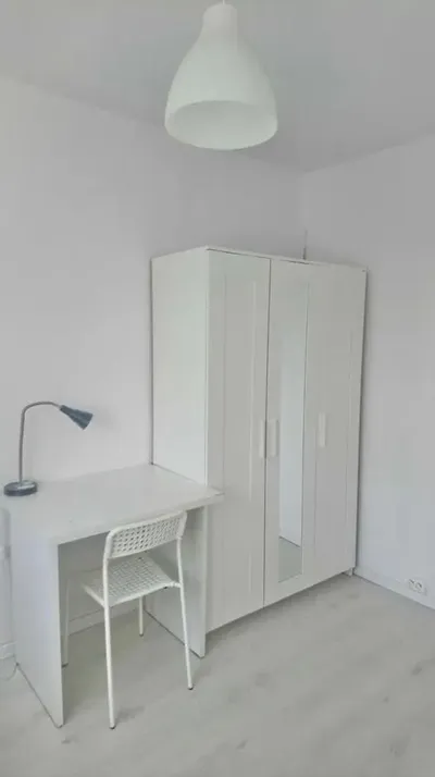 Pokój do wynajęcia w 4-pokojowym mieszkaniu przy ul. 1 Maja w Katowicach