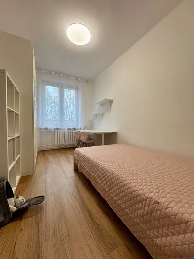 Jednoosobowy pokój do wynajęcia wolny od 1 maja (Adamskiego 13B)