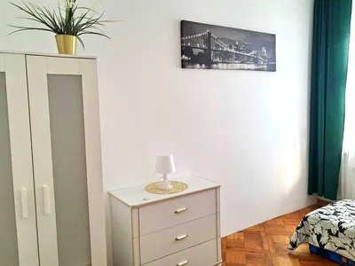 Ładny pokój jednoosobowy. Wynajmę duży pokój w centrum. ul Niecała 4. - miniatura 2