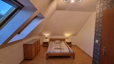 Dwupoziomowe mieszkanie w czterorodzinnym domu z ogrodem i garazem - miniatura 2