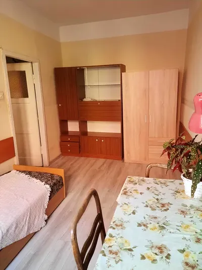Pokój jedno osobowy do wynajęcia na Starówce - miniatura 2