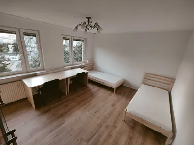 Duży pokój z balkonem do wynajęcia na ul. Zaporoskiej we Wrocławiu - miniatura 2