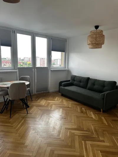 Kawalerka na wynajem, Ofiar Oświęcimia - miniatura 2