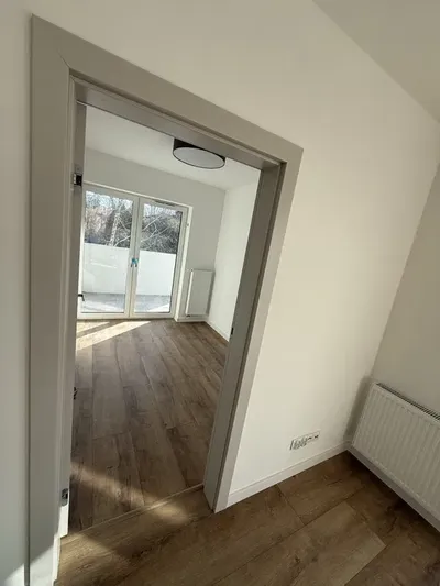 Słoneczne, swieżo wykonczone, w idealnej lokalizacji - miniatura 3