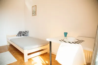 Jasny pokój z balkonem, 1000zł, 11m2, Sienkiewicza 5, Centrum, Rondo Kaponiera - miniatura 2
