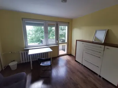 Pokoj z balkonem w mieszkaniu studenckim. - miniatura 3