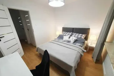 Śliczne, trzypokojowe mieszkanie przy stacji metra Trocka - miniatura 3