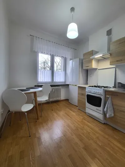 Kawalerka z oddzielną kuchnią - centrum miasta - miniatura 5